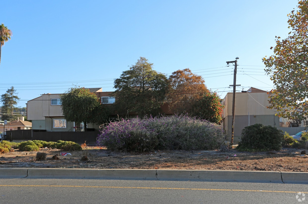 Primary Photo - 2226 94th Ave