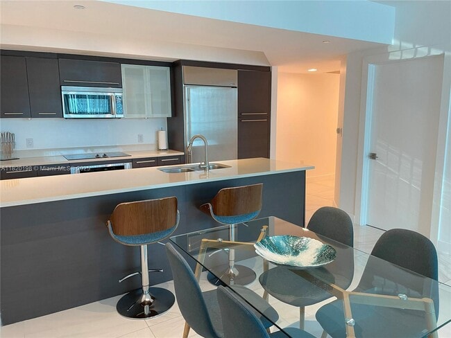 Building Photo - 500 Brickell Ave