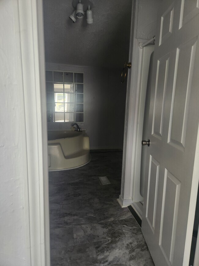 Foto del edificio - 124 Maynor Ln