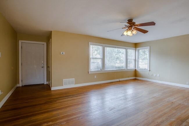Building Photo - Pre-Leasing for Summer/Fall 2024!