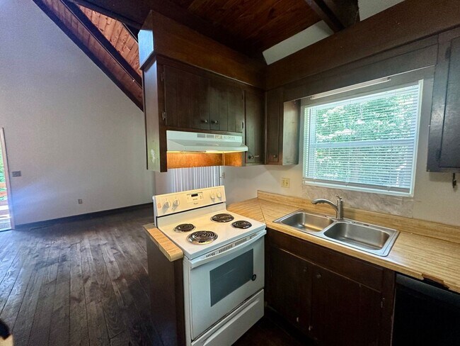 Foto del edificio - 400 Lindsay Rd