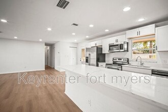 Building Photo - 4293 Island Cir