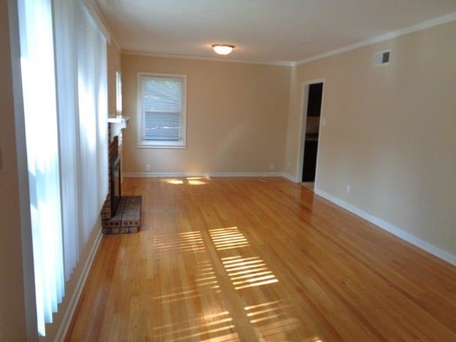 Building Photo - 311 S Finley Rd