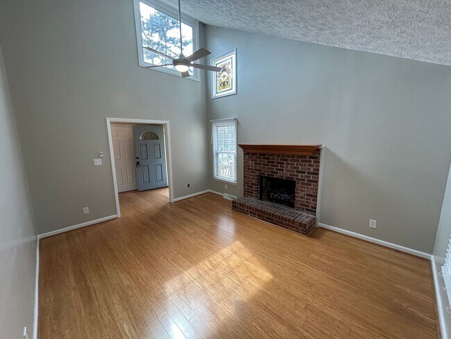 Building Photo - 29 Arrowhead Dr SE