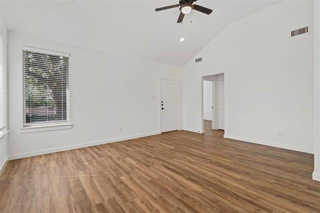 Building Photo - 723 Maple Row