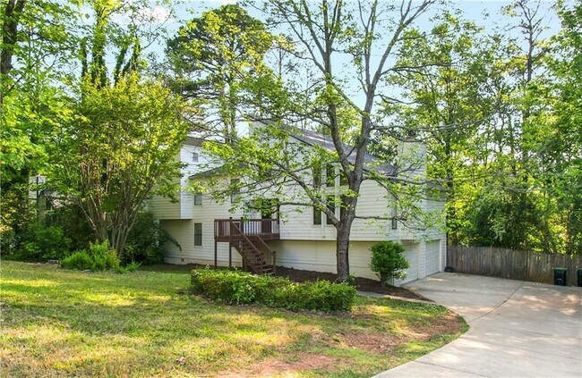 Foto del edificio - 3950 Lookout Point Dr