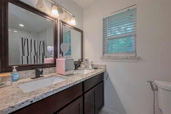 Foto del edificio - 12602 Westleigh Dr