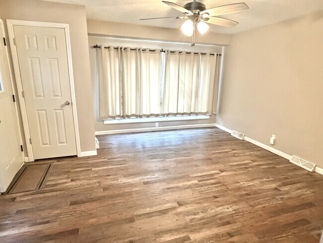 Building Photo - 1238 Creve Coeur St