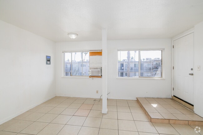 1BR, 1BA - 525SF - Dining Room / Living Room - Plaza Estates