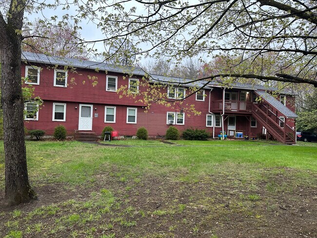 Foto del edificio - 296 Turners Falls Rd