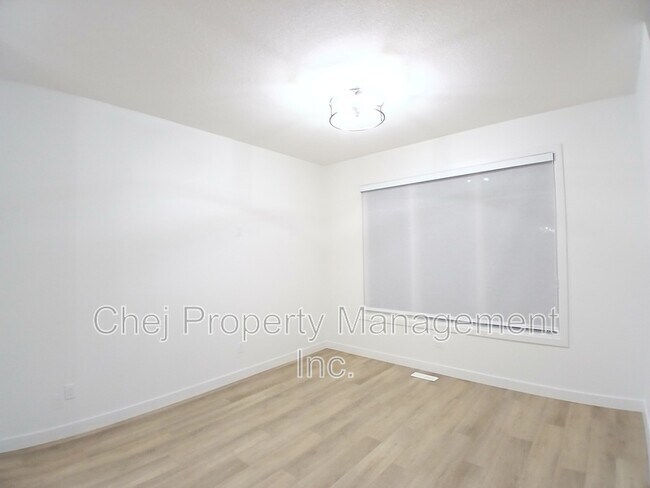 Photo du bâtiment - 5140 Kinney Wy SW