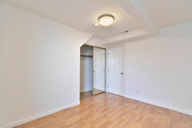 Building Photo - 159 Oakridge Dr