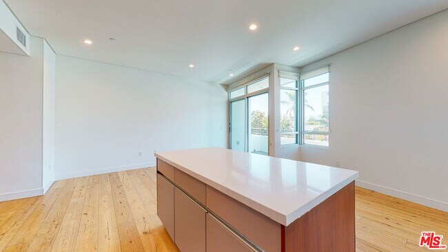 Foto del edificio - 938 Orange Grove Ave