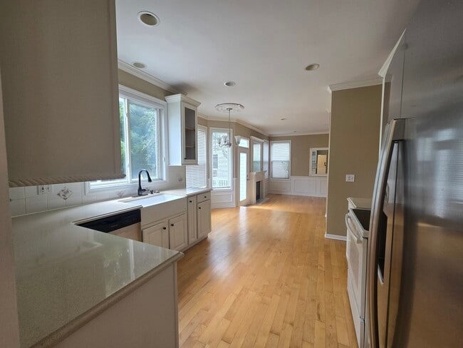 Building Photo - 217 Lexington Ct