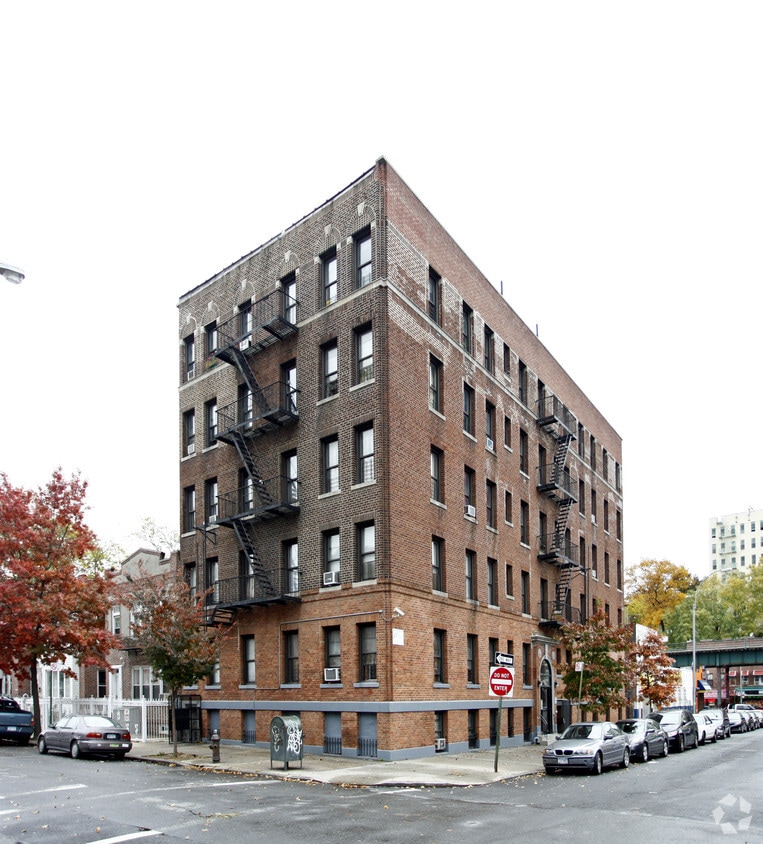 The Apartments at 12 E Clifford Place - 12 E Clifford Pl