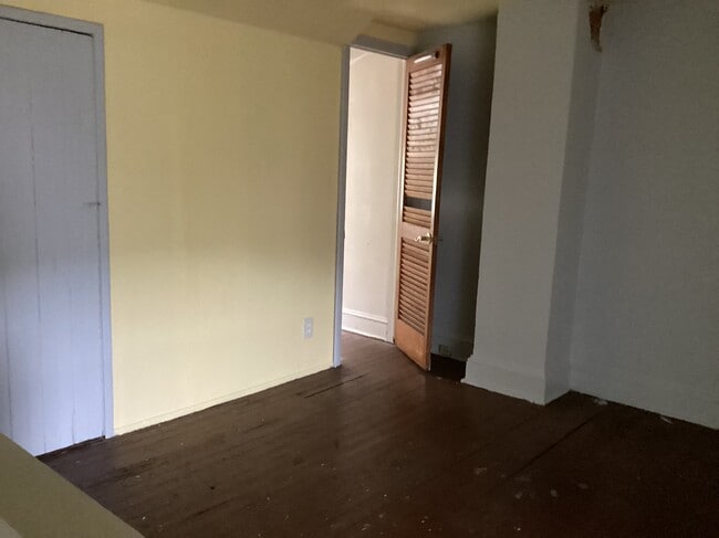Dormer bedroom - 558 Walnut St