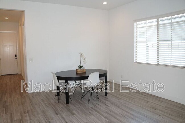 Foto del edificio - 10864 W Marshall Ave