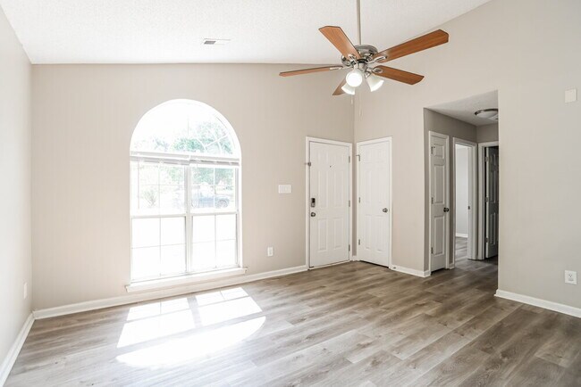 Building Photo - 910 Milkfarm Ct