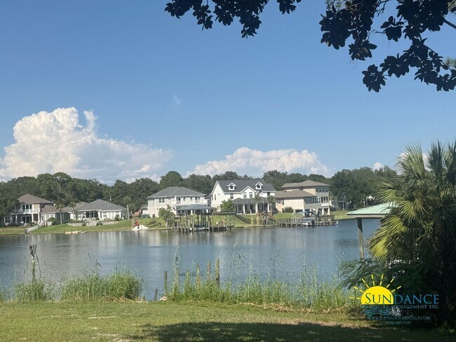 Building Photo - Furnished 4BR Waterfront Home in Fort Walt...