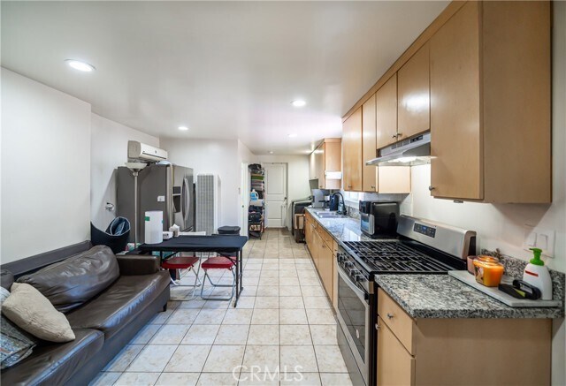 Foto del edificio - 4844 Bluebell Ave