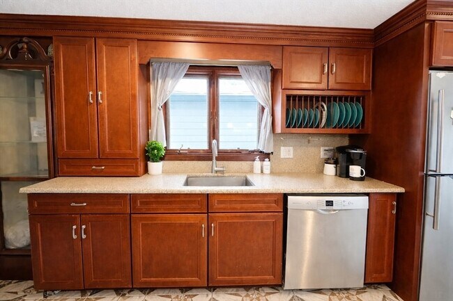 Foto del edificio - 183 Forest St