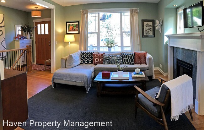 Foto del edificio - 3 br, 1.5 bath House - 5105 46th Ave SW