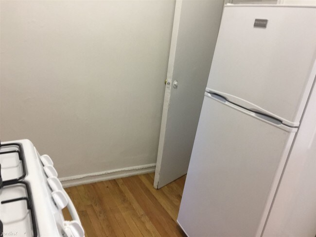 Foto del edificio - 326 E 74th St