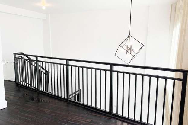 Building Photo - 1528 Brickell Ave