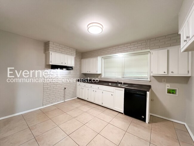 Building Photo - 3238 Kenland Dr