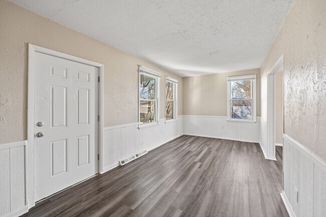 Building Photo - 811 Sherman Ave
