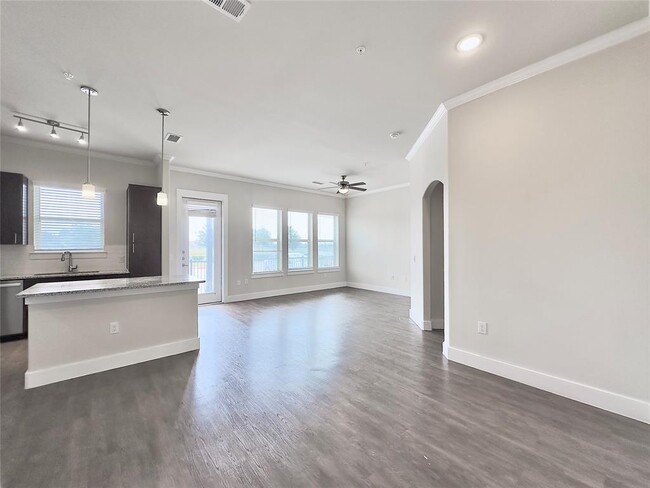 Foto del edificio - 7600 S Mason Rd
