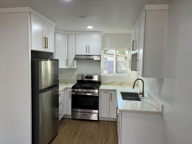 Cocina - 5739 Halbrent Ave