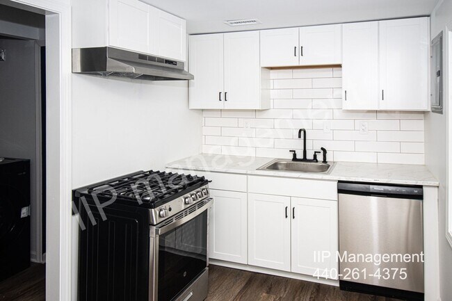 Foto del edificio - 17645 Lakeport Ave