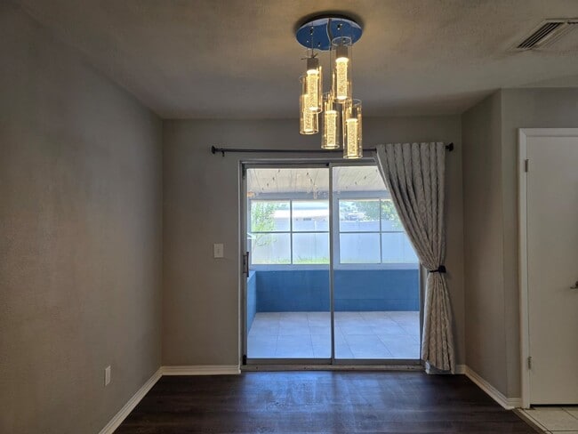 Building Photo - 2 Bedroom 1.5 Bath in the Desirable Disston Heights Neighborhood