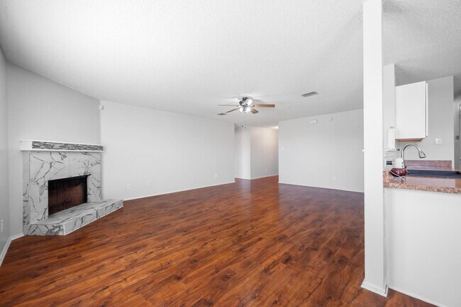 Foto del edificio - 1209 Summerdale Ln