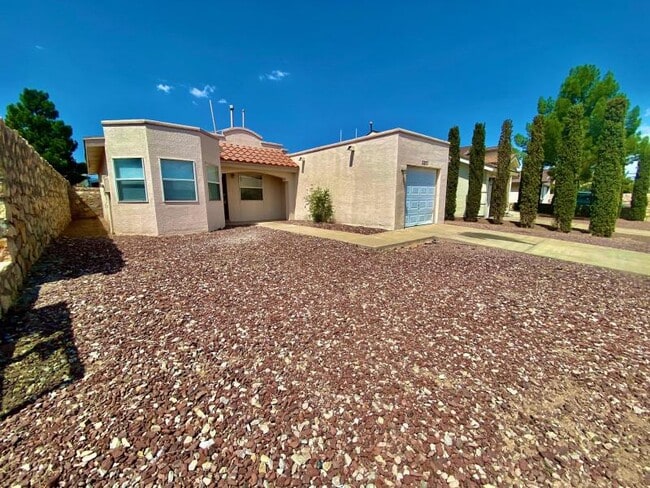 Building Photo - 2253 Tierra De Oro Way