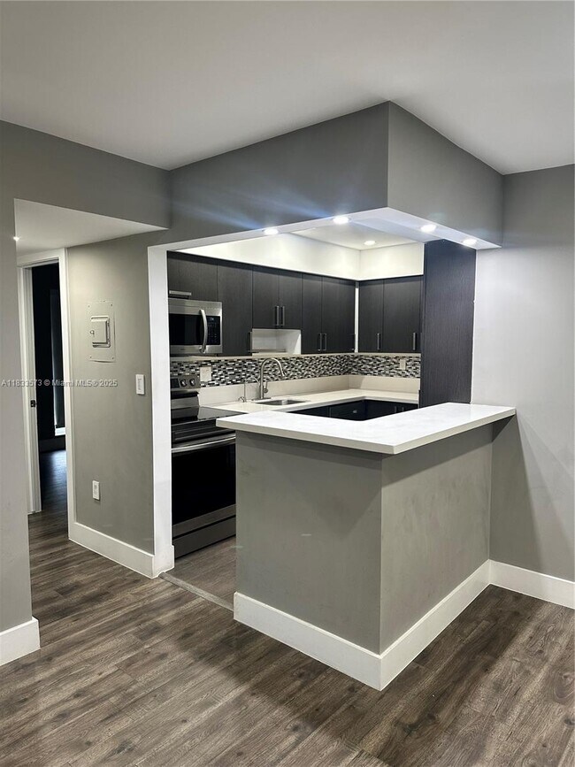 Foto del edificio - 9449 SW 76th St
