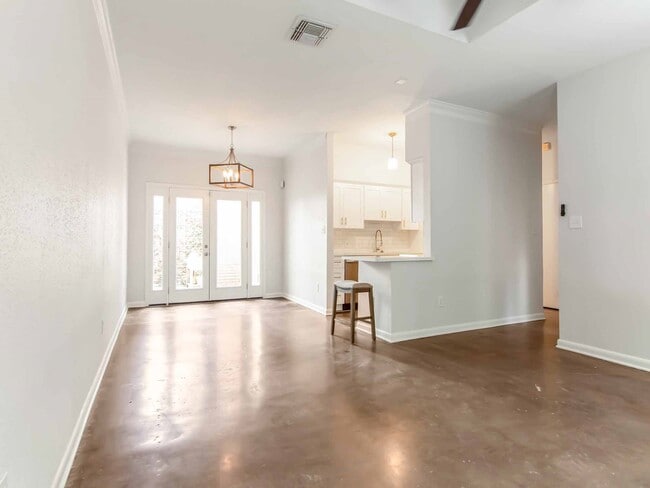 Building Photo - 2400 Julian St