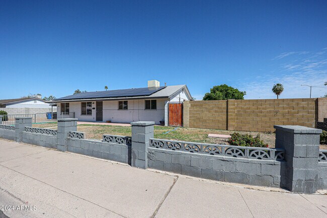 Building Photo - 400 W Fairview St