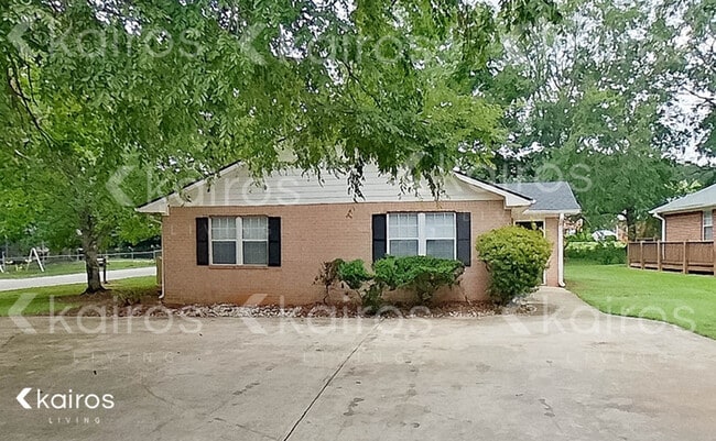 Building Photo - 305 Deer Park Dr