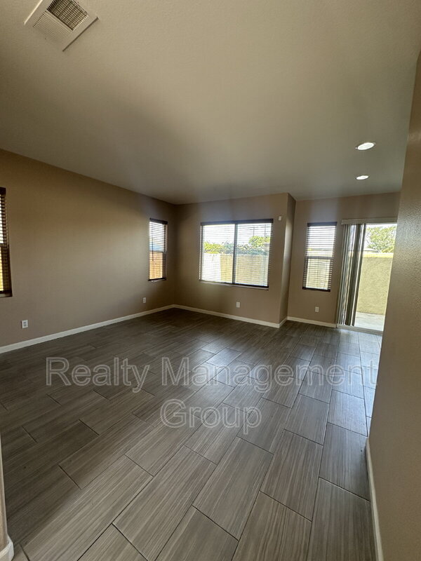 Foto del edificio - 2303 Wisteria Way