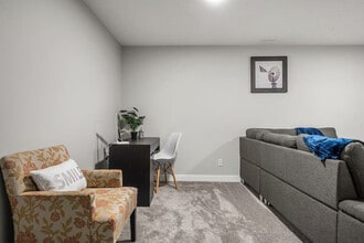 Building Photo - 233 Midgrove Mews SW