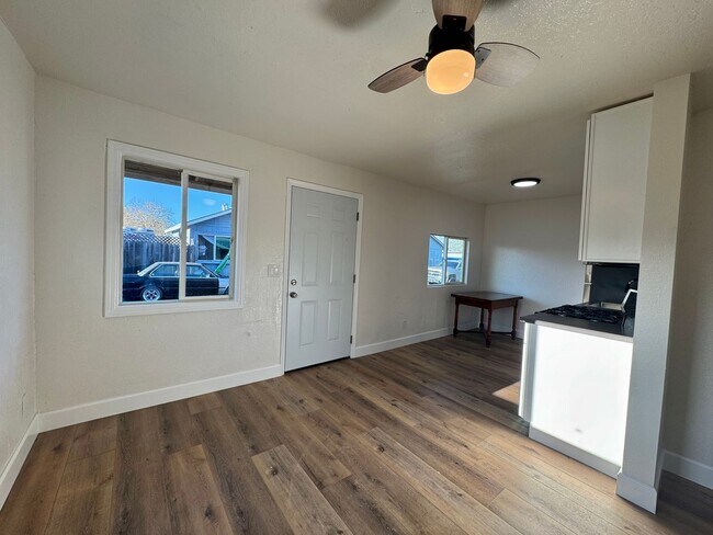 Foto del edificio - 1379 Temple Ave