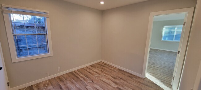 Foto del edificio - 2508 Bloomdale St