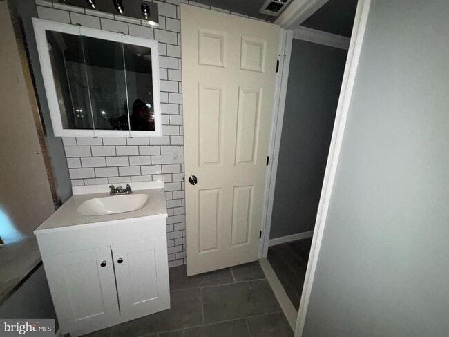 Foto del edificio - 5463 Lebanon Ave