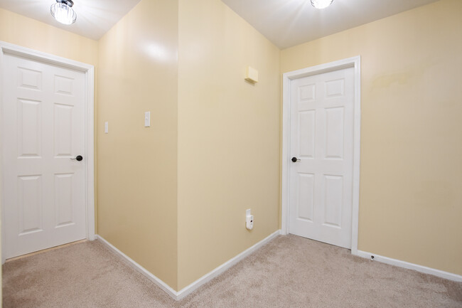 Entryway - 43 Chelmsford Ct
