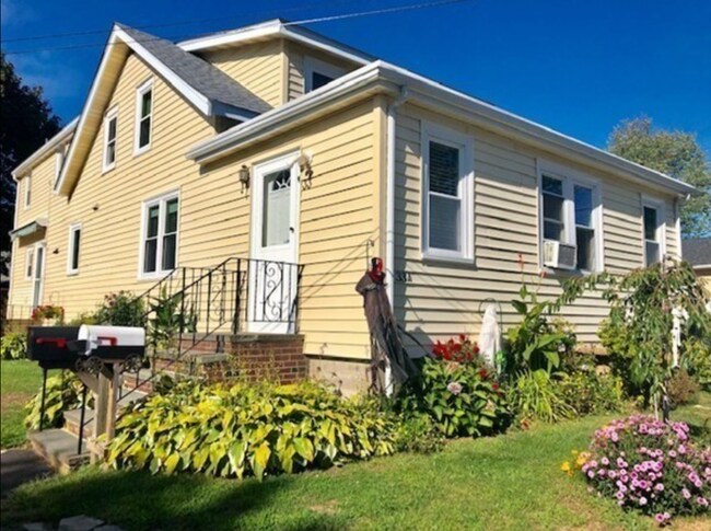 Building Photo - 33 Greenwood Ave