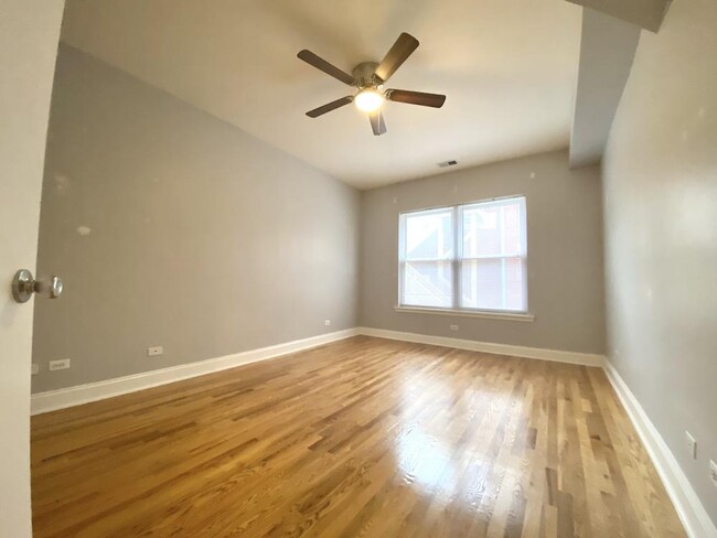 Building Photo - 2 bedroom in Chicago IL 60640