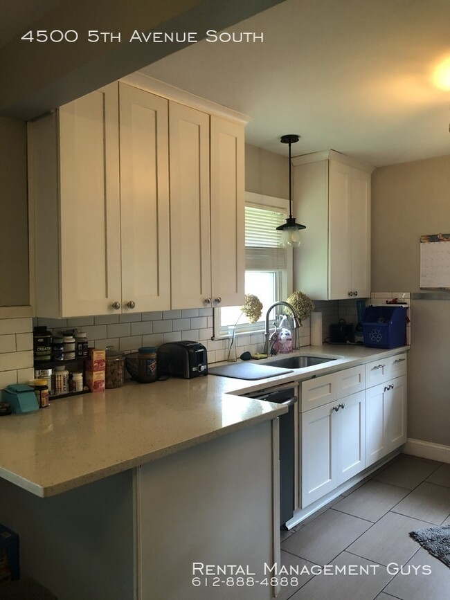 Building Photo - Stunning 3 Bedroom + Office Home - Garage ...