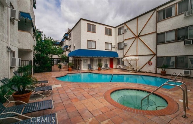 Foto del edificio - 18530 Hatteras St